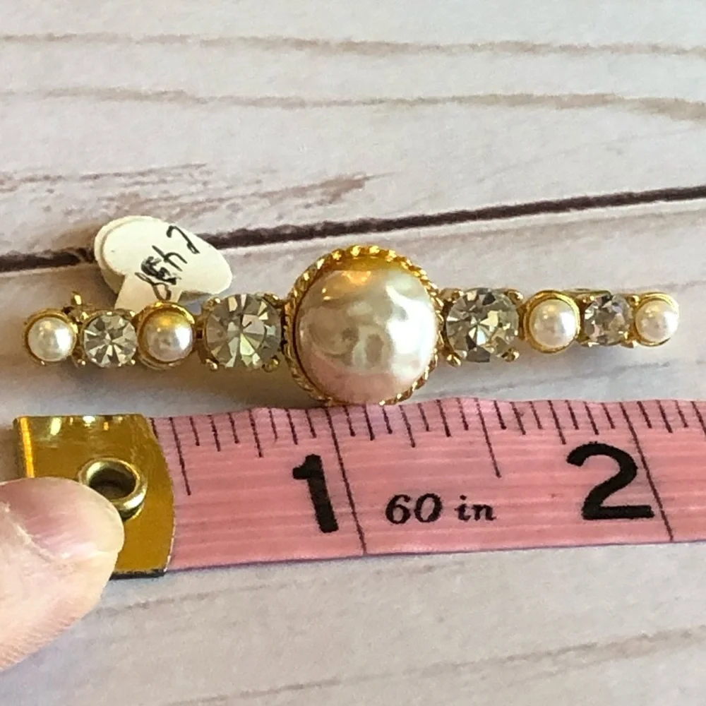 Pretty‎ bar pin brooch